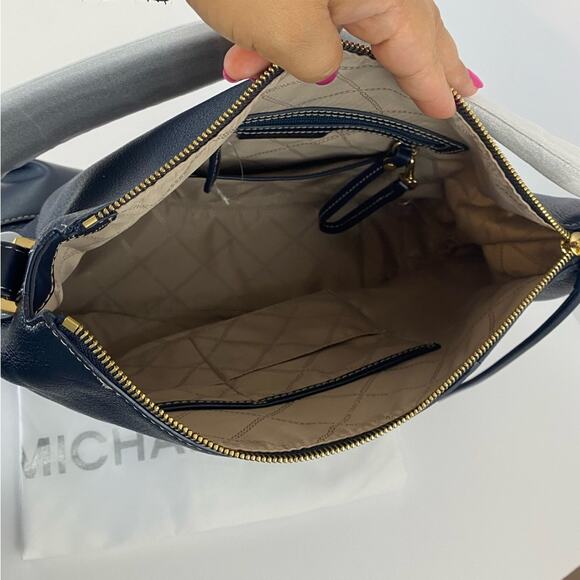 NWOT Michael Kors leather navy blue shoulder bag - Picture 5 of 7